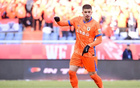 山東泰山4-0奪冠，力壓滬雙雄。伊萬換人決策引質(zhì)疑。