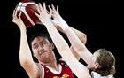 日本球員田中14號，偷掐張子宇頭發(fā)！宮魯鳴憤怒！
