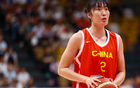 中國(guó)女籃新星，23歲1米86，五戰(zhàn)征服主帥，三分神準(zhǔn)如李夢(mèng)。