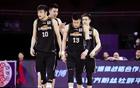 遼籃舊將業(yè)余賽沖突，怒視對手，多人勸解。